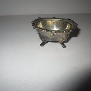VINTAGE ENGLISH SILVER PLATE LION HEAD FOOTED OPEN SALT CELLAR